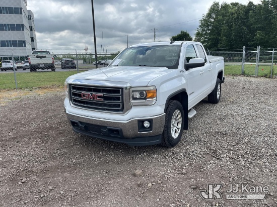 (Louisville, OH) 2015 GMC Sierra 1500 Extended-Cab Pickup Truck Runs & Moves) (Exterior Defects- Tai