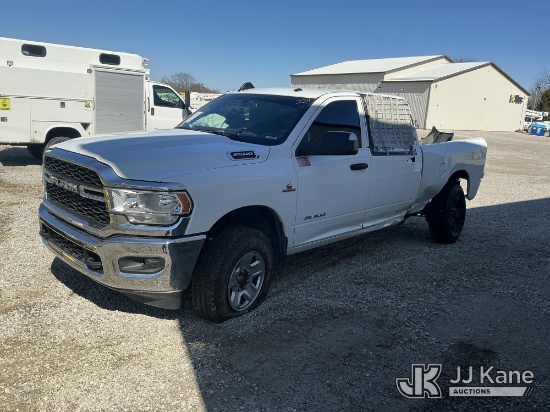 (Fort Wayne, IN) 2022 RAM 2500 4x4 Crew-Cab Pickup Truck Wrecked, Dash Apart) (Not Running, Conditio