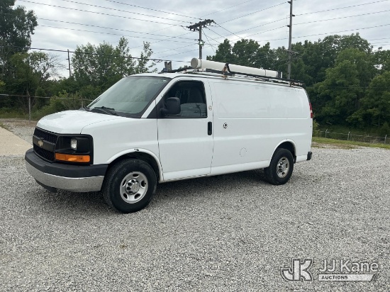 (Fort Wayne, IN) 2014 Chevrolet Express G2500 Cargo Van Runs & Moves) (Hail Damage