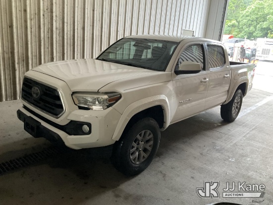 (Hagerstown, MD) 2019 Toyota Tacoma 4x4 Crew-Cab Pickup Truck Runs & Moves) (Removal is by Appointme