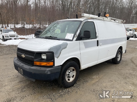(Shrewsbury, MA) 2011 Chevrolet Express G2500 Cargo Van Runs & Moves) (Dented Rear Passenger Fender