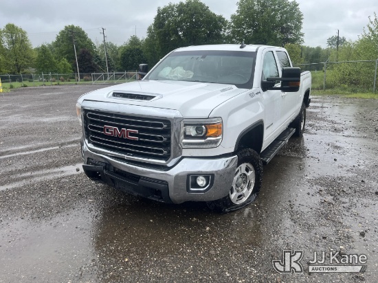 (Louisville, OH) 2018 GMC Sierra 2500HD 4x4 Crew-Cab Pickup Truck Runs & Moves) (Collision Issues, A