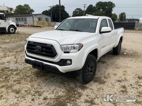 (Charlotte, MI) 2020 Toyota Tacoma SR5 Access Cab Pickup Truck Not Running, Condition Unknown) (Se