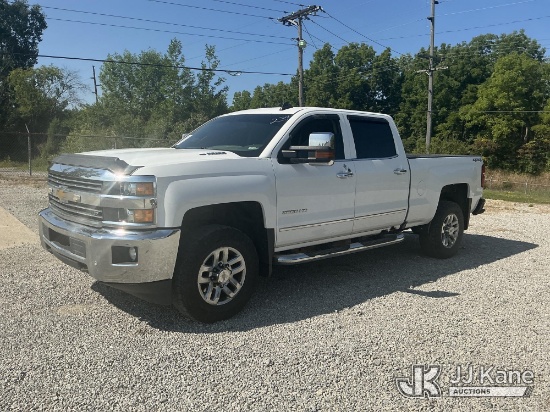 (Fort Wayne, IN) 2016 Chevrolet Silverado 3500HD Crew-Cab Pickup Truck Runs & Moves)( Corrosion