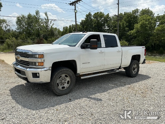 (Fort Wayne, IN) 2018 Chevrolet Silverado 2500HD Crew-Cab Pickup Truck Runs & Moves) (Dash Warning I