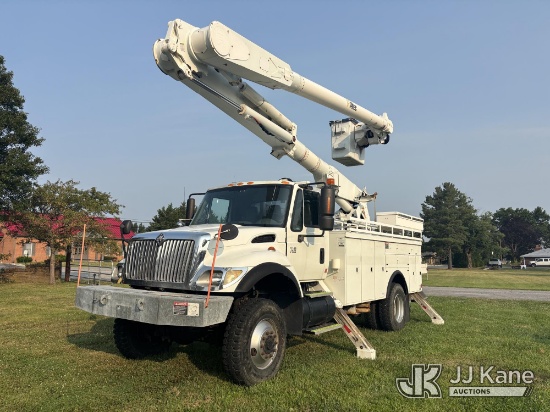(Hagerstown, MD) Altec AM855, Over-Center Material Handling Bucket Truck rear mounted on 2004 Intern