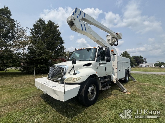 (Hagerstown, MD) Altec A50E-OC, Material Handling Bucket Truck rear mounted on 2005 International 44