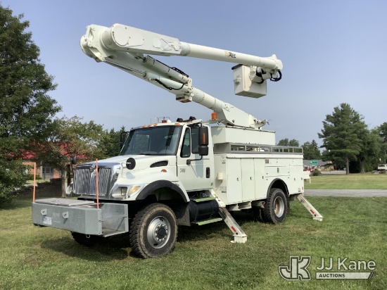 (Hagerstown, MD) Altec AM855-MH, Over-Center Material Handling Bucket Truck rear mounted on 2004 Int