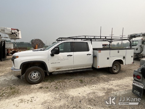 (Pataskala, OH) 2020 Chevrolet Silverado 3500HD 4x4 Crew-Cab Service Truck Runs & Moves) (Dash Warni