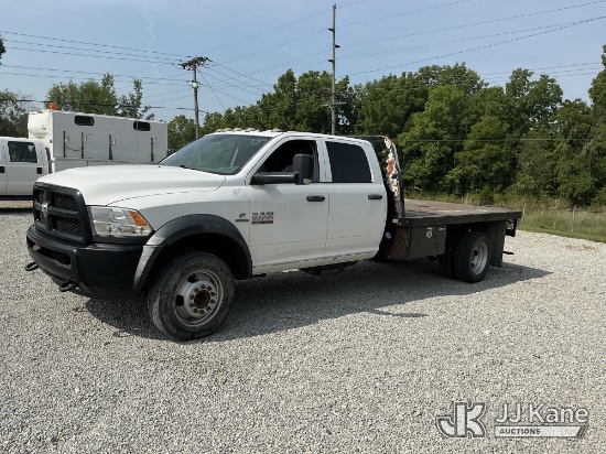 (Fort Wayne, IN) 2018 Ram 5500 4x4 Crew-Cab Flatbed Truck Runs & Moves) (Dash Warning Indicator On