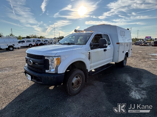 (Plymouth Meeting, PA) 2017 Ford F350 4x4 Extended-Cab Enclosed Service Truck Runs & Moves) (Dash Wa