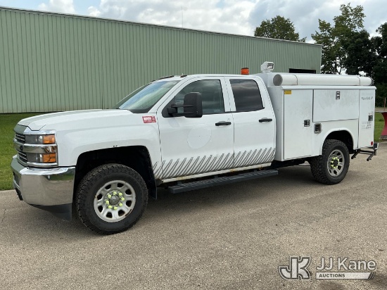 (Neenah, WI) 2015 Chevrolet Silverado 3500HD 4x4 Extended-Cab Service Truck Runs & Moves