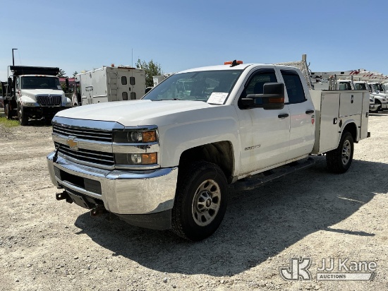 (Shrewsbury, MA) 2016 Chevrolet Silverado 2500HD Extended-Cab Service Truck Runs & Moves) (Windshiel