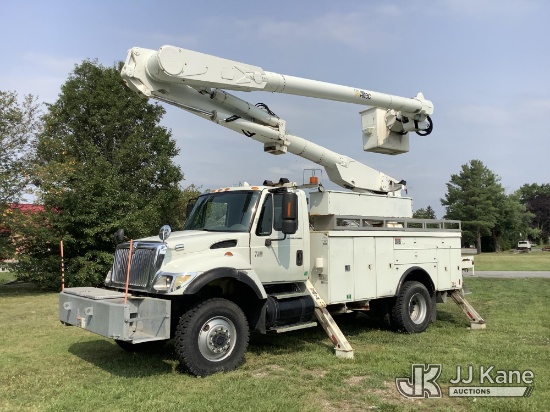 (Hagerstown, MD) Altec AM855-MH, Over-Center Material Handling Bucket Truck rear mounted on 2004 Int