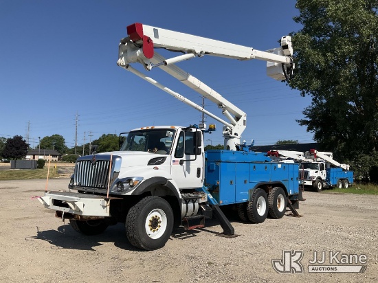 (Charlotte, MI) HiRanger TL60, Articulating & Telescopic Material Handling Bucket Truck center mount