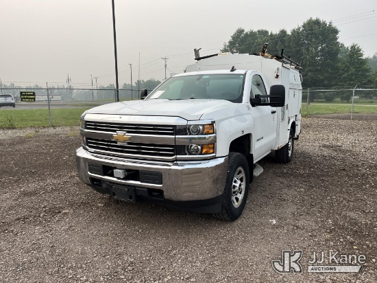 (Louisville, OH) 2015 Chevrolet Silverado 3500HD Enclosed Service Truck Runs & Moves) (Exterior Defe