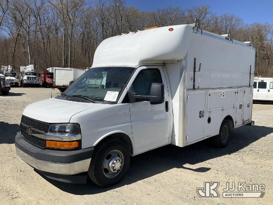 (Shrewsbury, MA) 2017 Chevrolet Express G3500 Cutaway Van Body/Service Truck Runs & Moves) (Dash War