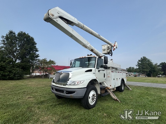 (Hagerstown, MD) Altec AA755L, Material Handling Bucket Truck rear mounted on 2011 International 440