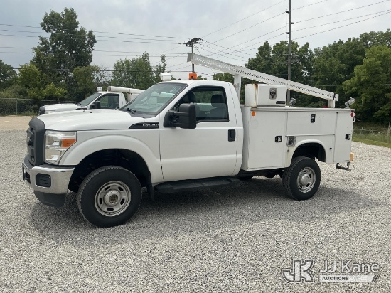 (Fort Wayne, IN) 2015 Ford F250 4x4 Service Truck Runs & Moves) (Dash Warning Indicator On