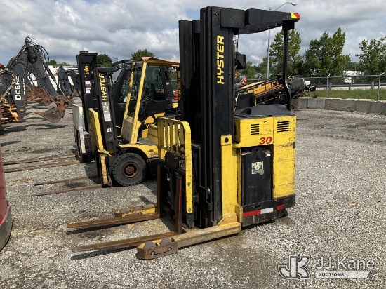 (Plymouth Meeting, PA) 1985 Hyster 30 Stand-Up Reach Forklift Runs, Moves & Operates) (May Not Run A