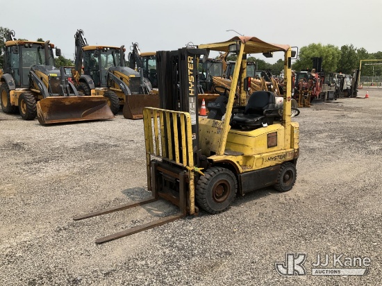 (Plymouth Meeting, PA) 1997 Hyster 35XM Solid Tired Forklift Runs, Moves & Operates) (No Brakes, Lif