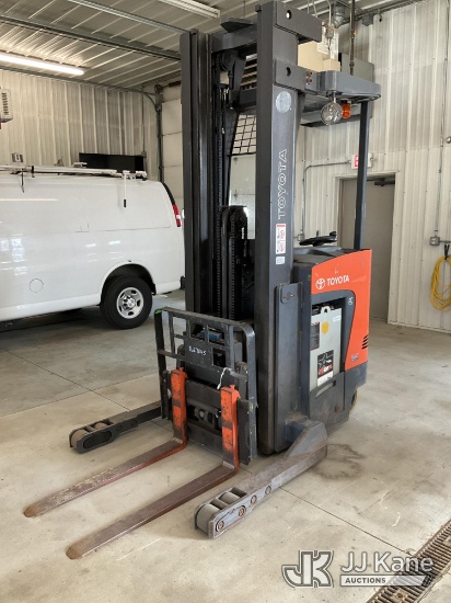 (South Beloit, IL) 2011 Totota 8BRU23 Stand-Up Forklift Runs, Moves, Operates)(Dash Warning Indicato