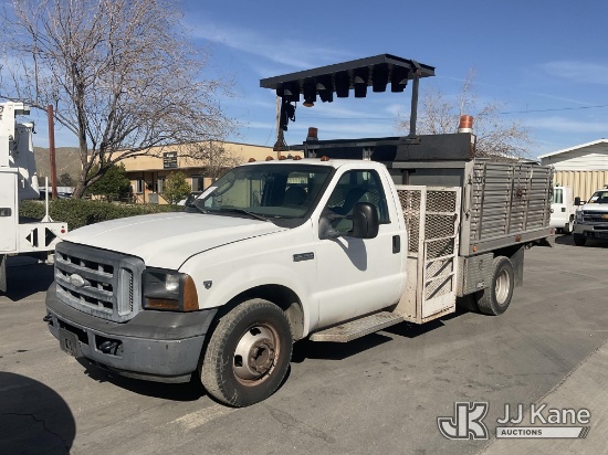 (Jurupa Valley, CA) 2006 Ford F-350 SD Stake Truck Runs & Moves