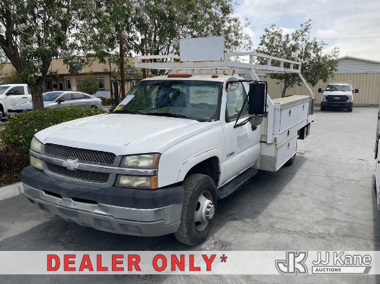 (Jurupa Valley, CA) 2003 Chevrolet Silverado 3500 Regular Cab Utility Truck Runs & Moves (Dash Warni