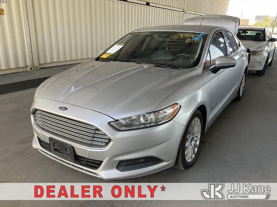 (Jurupa Valley, CA) 2015 Ford Fusion Hybrid 4-Door Hybrid Sedan Runs & Moves) (Collision Issues, Ext