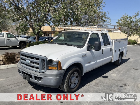 (Jurupa Valley, CA) 2006 Ford F-350 SD Crew-Cab Service Truck Runs & Moves) (Engine Performance Conc