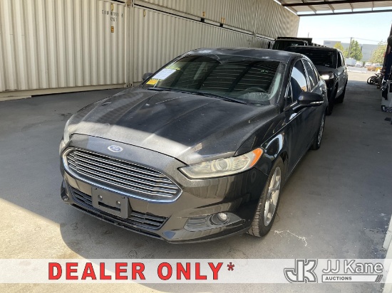 (Jurupa Valley, CA) 2014 Ford Fusion SE 4-Door Sedan Runs & Moves) (Dash Warning Indicators On) (Int