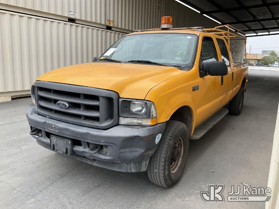 (Jurupa Valley, CA) 2003 Ford F-350 SD Crew-Cab Pickup Truck Runs & Moves)