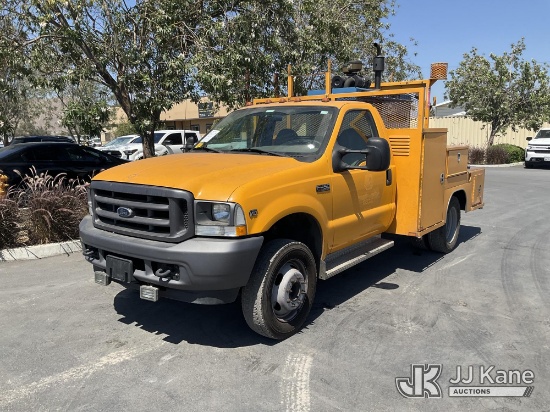 (Jurupa Valley, CA) 2003 Ford F-450 SD Regular Cab DRW Utility Truck Runs & Moves