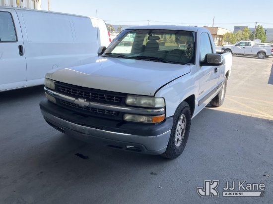 (Jurupa Valley, CA) 2002 Chevrolet Silverado 1500 Pickup Truck Runs & Moves