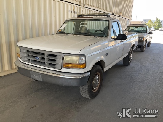 (Jurupa Valley, CA) 1996 Ford F-250 Pickup Truck Runs & Moves