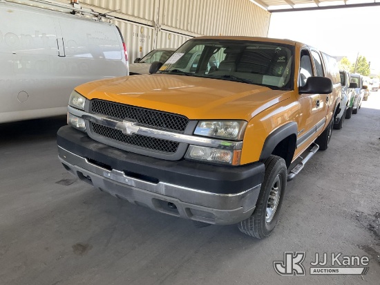 (Jurupa Valley, CA) 2004 Chevrolet Silverado 2500HD Crew-Cab Pickup Truck Runs & Moves