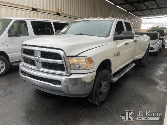 (Jurupa Valley, CA) 2017 RAM 3500 Crew-Cab Dual Wheel Pickup Truck Runs & Moves) (Driver Side Bed Da