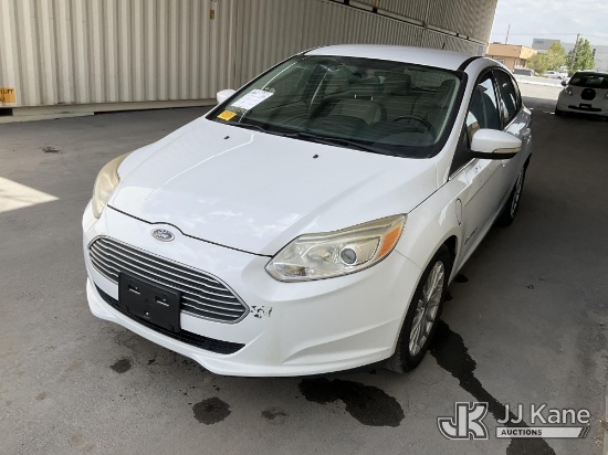 (Jurupa Valley, CA) 2016 Ford Focus 4-Door Hatch Back Runs & Moves, Takes Charge, Charger Not Includ