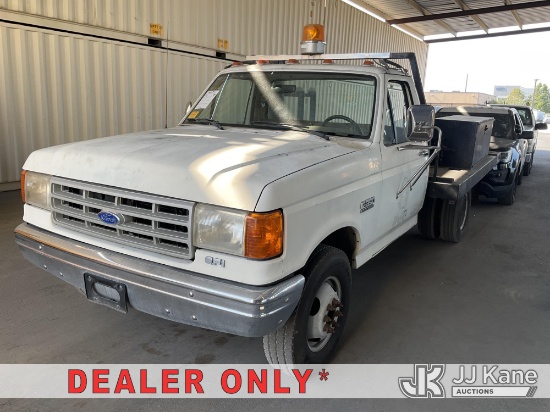(Jurupa Valley, CA) 1989 Ford F-350 Flatbed/Service Truck Runs & Moves) (Engine Performance Concerns