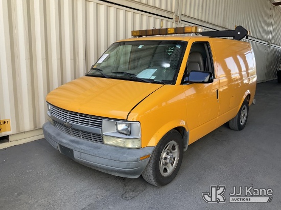 (Jurupa Valley, CA) 2004 Chevrolet Astro Cargo Van AWD Cargo Van Runs & Moves, Exterior & Interior D