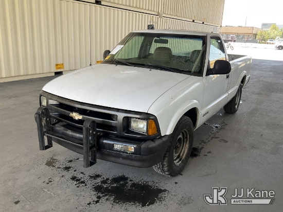 (Jurupa Valley, CA) 1996 Chevrolet S10 Pickup Truck Runs & Moves, Interior Defects- AC Not Working