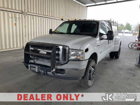(Jurupa Valley, CA) 2006 Ford F-350 SD Crew-Cab Dual Wheel Pickup Truck Runs & Moves) (Interior Defe