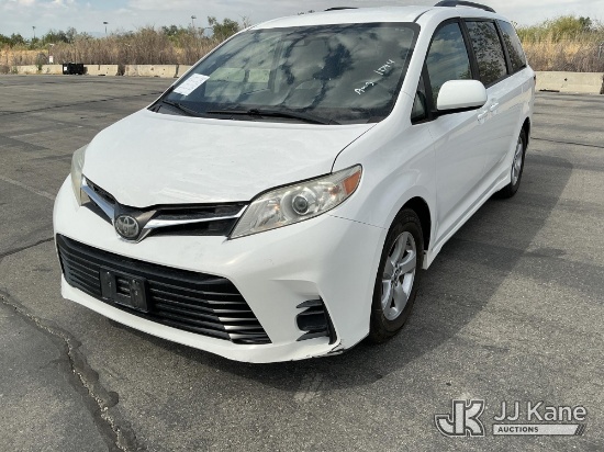 (Salt Lake City, UT) 2018 Toyota Sienna Mini Passenger Van Runs & Moves