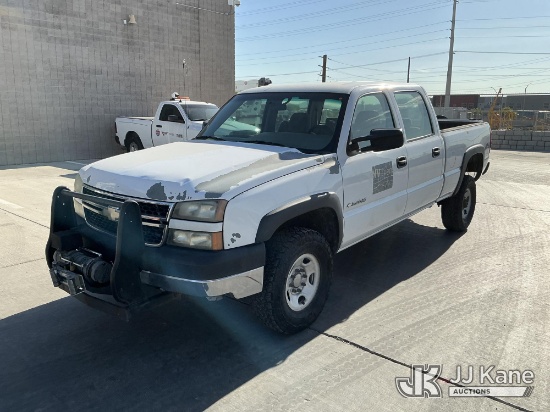 (Las Vegas, NV) 2006 Chevrolet Silverado 2500HD 4x4 Crew-Cab Pickup Truck Runs & Moves