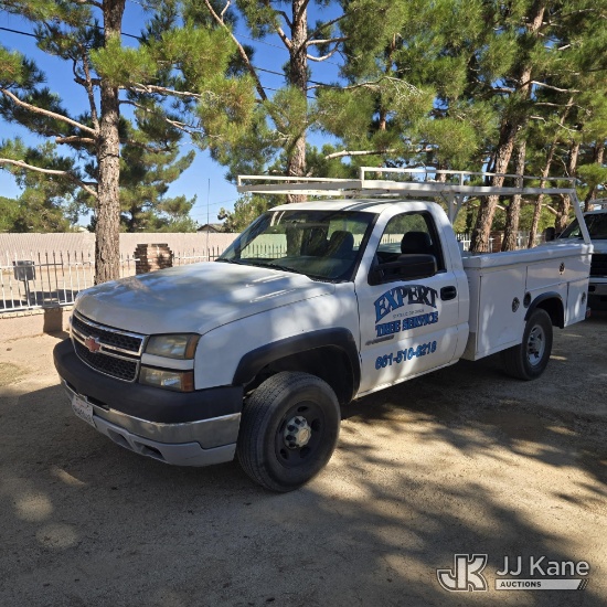 (Palmdale, CA) 2005 Chevrolet Silverado 2500HD Service Truck Runs & Moves