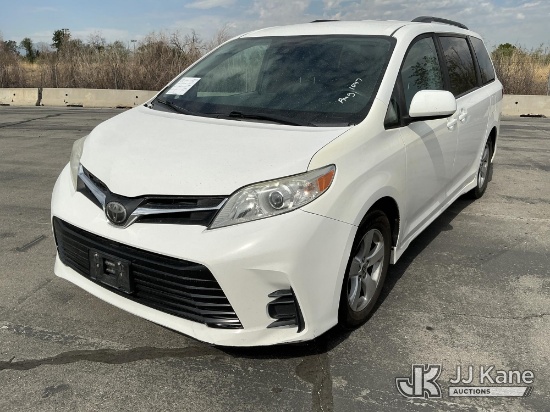(Salt Lake City, UT) 2018 Toyota Sienna Mini Passenger Van Runs & Moves
