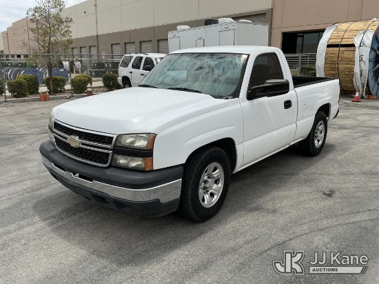 (Las Vegas, NV) 2007 Chevrolet Silverado Classic 1500 Pickup Truck Runs & Moves) (Dash Warning Indic