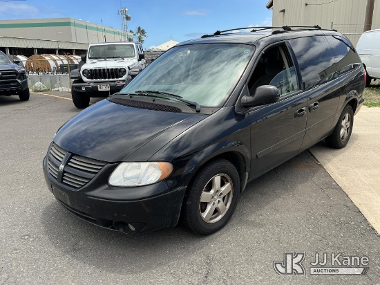 (Kahului, HI) 2005 Dodge Grand Caravan SXT Mini Passenger Van Runs & Moves) (Interior Defects-Front
