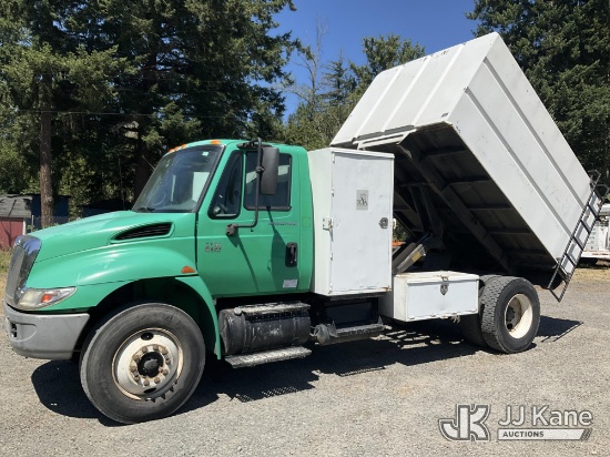 (Eatonville, WA) 2002 International 4300 Chipper Dump Truck Runs, Moves & Dump Operates) (Dash Warni