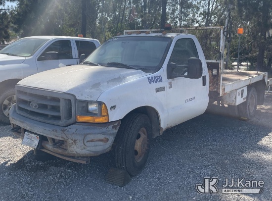 (San Diego, CA) 2001 Ford F-350 SD Flatbed/Service Truck Runs & Moves, needs a battery.